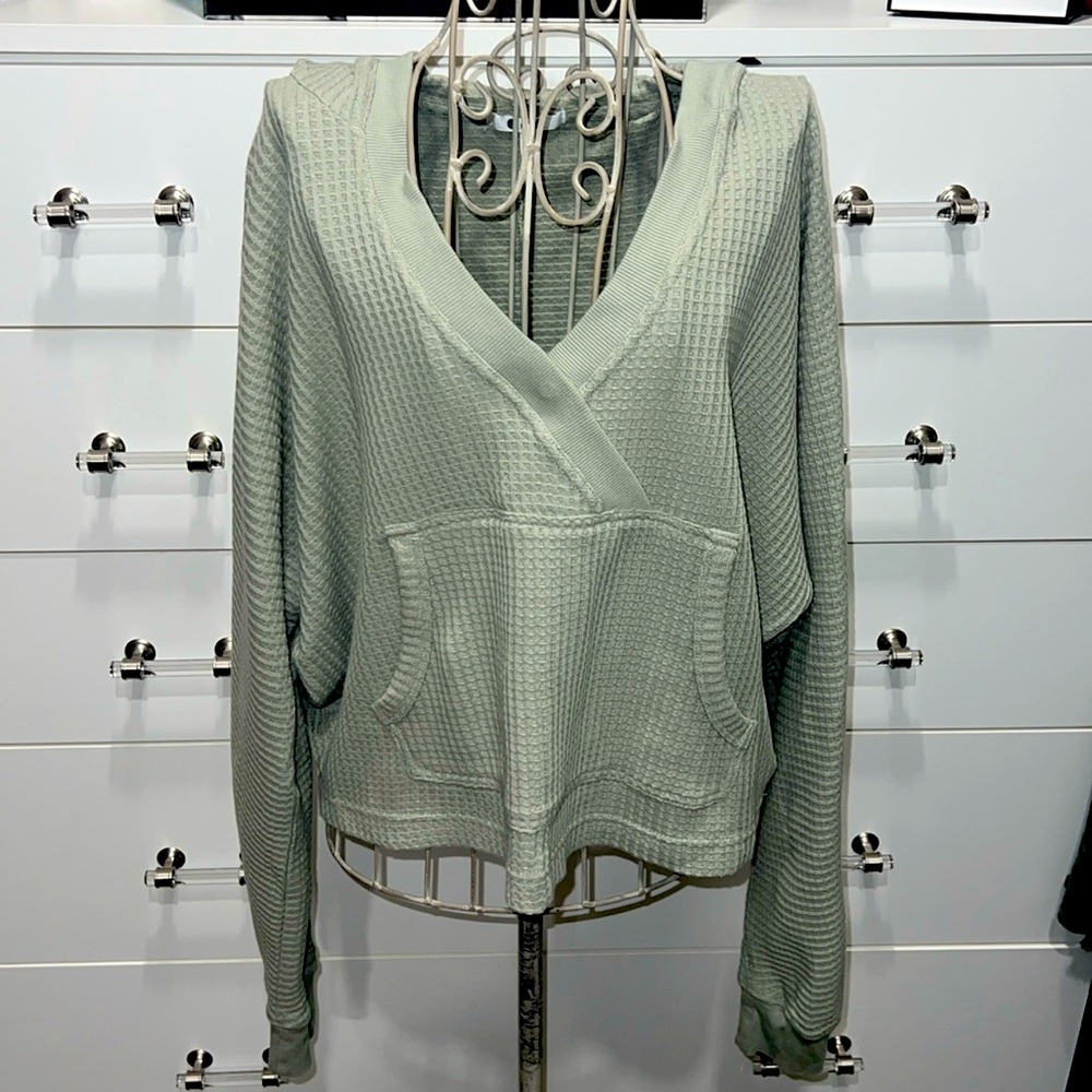 Three dots thermal hoodie with front pocket, size S